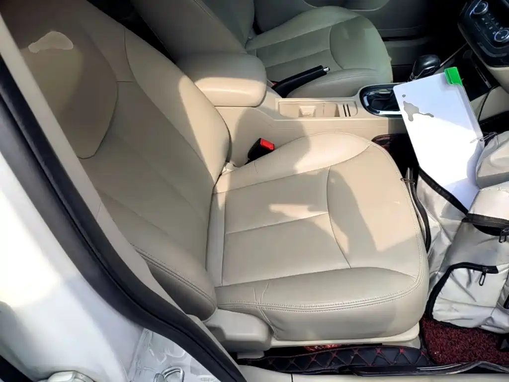 Фото 25 - Roewe 360