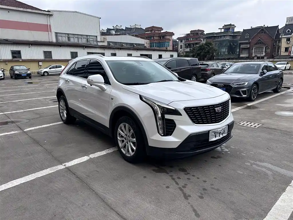 CADILLAC XT4