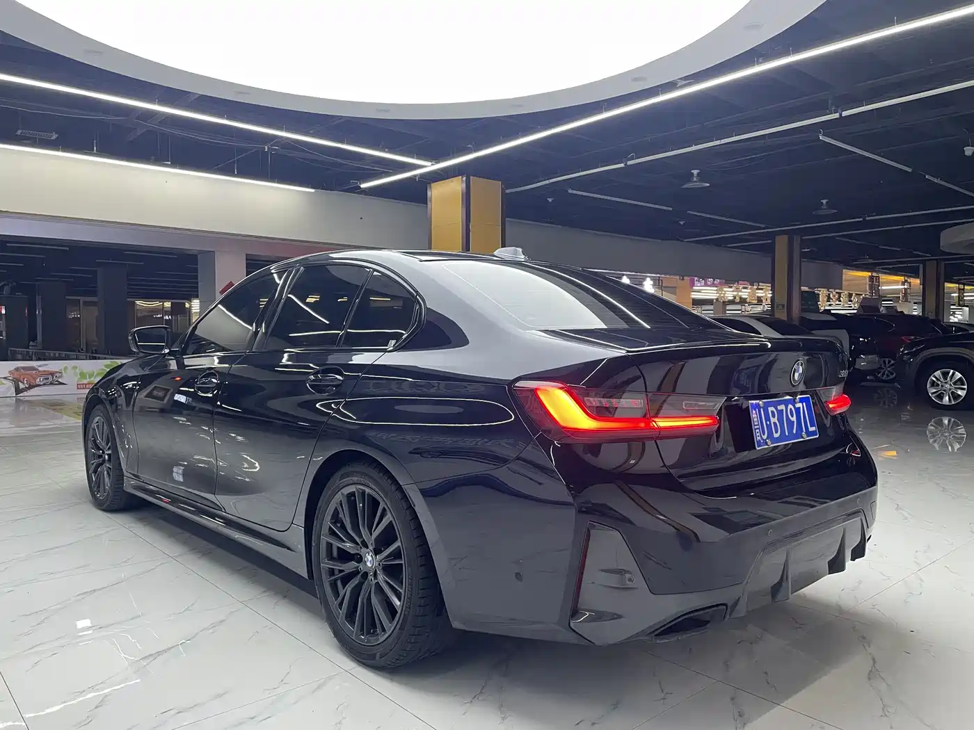 BMW 3 Series 2024 325i M Sport Shadowline Package фото 6