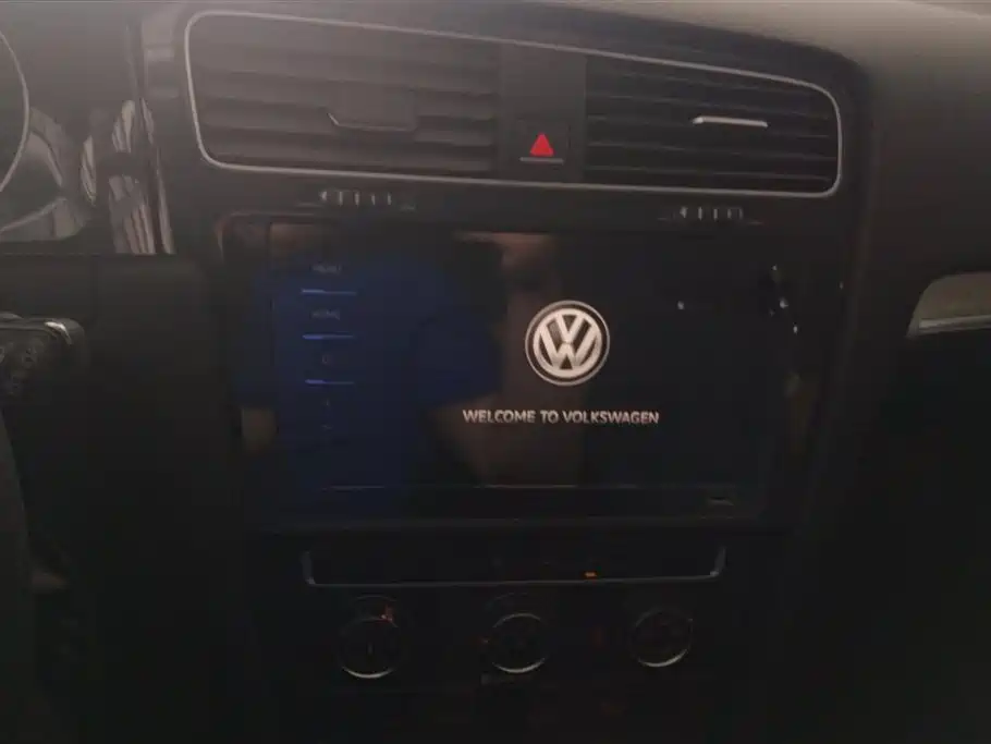Volkswagen Golf 2020 Beloved Edition 200TSI DSG Comfort фото 13