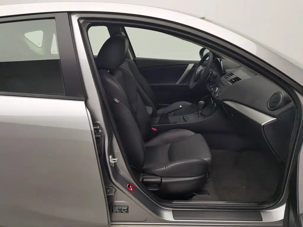 Mazda Mazda3 Axela 2013 2012 Hatchback 2.0L Automatic Luxury