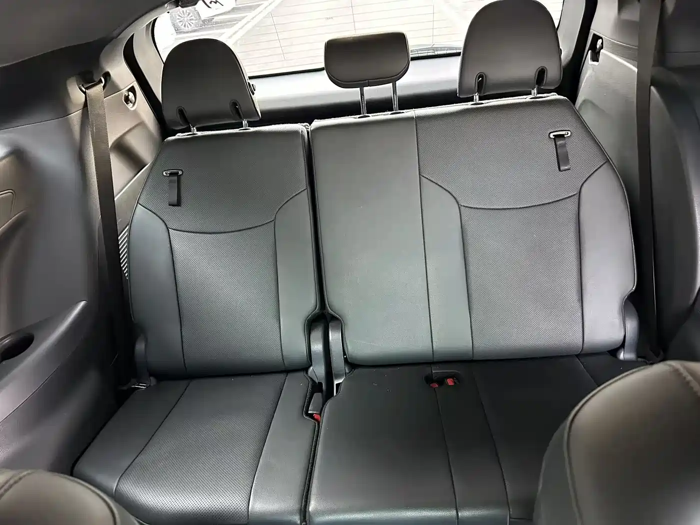 Toyota Sienna 2023 2.5L Hybrid Premium Edition фото 6