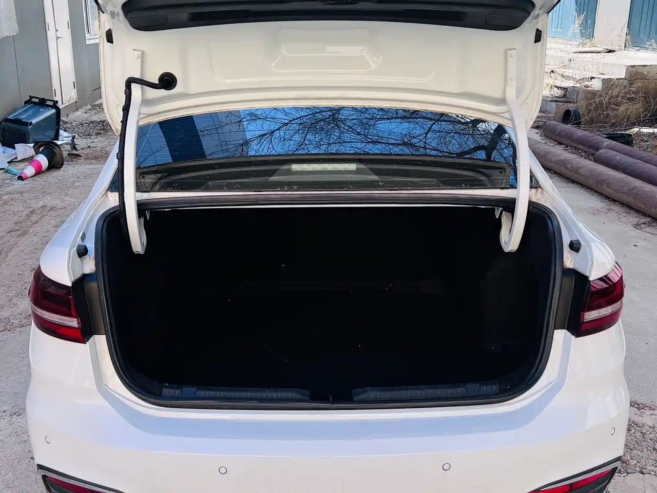 Volkswagen Lavida 2023 1.5L Auto Five Million Edition фото 8