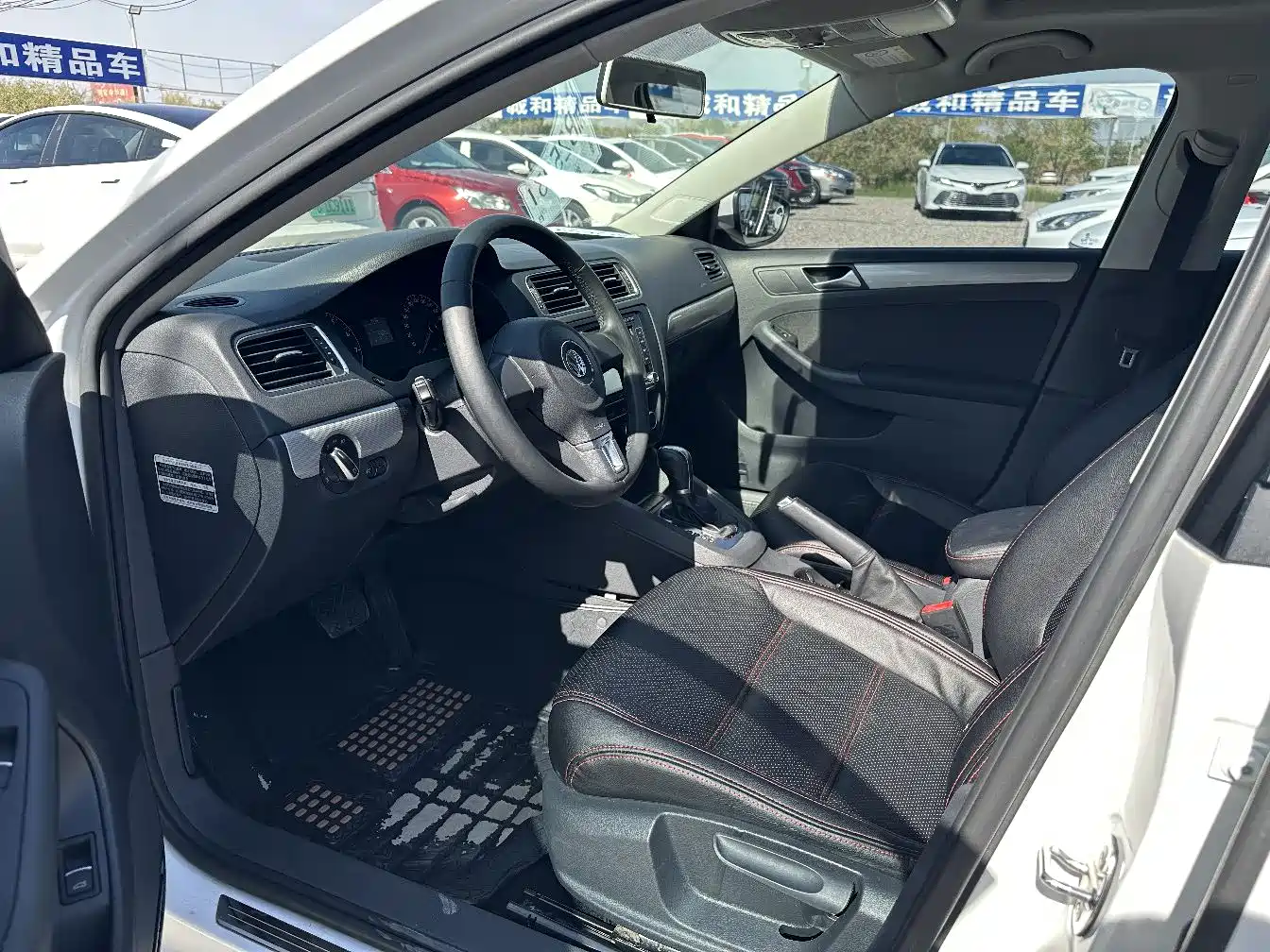 Volkswagen Sagitar 2014 Facelift 1.6L Automatic Comfort фото 5