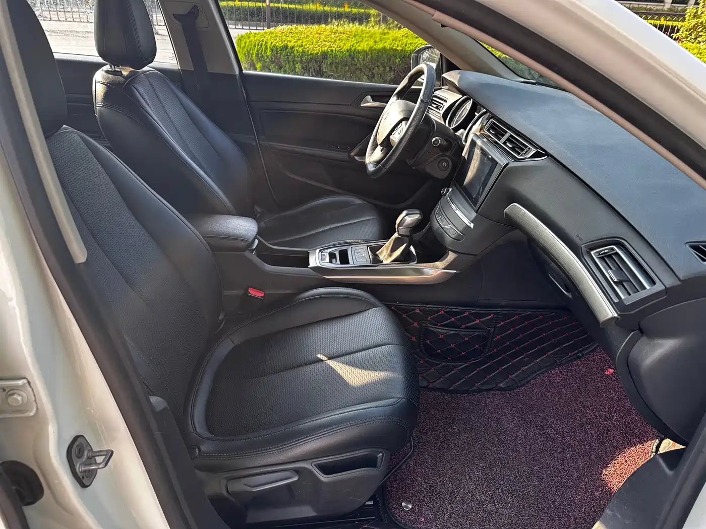 Фото 10 - Peugeot 408