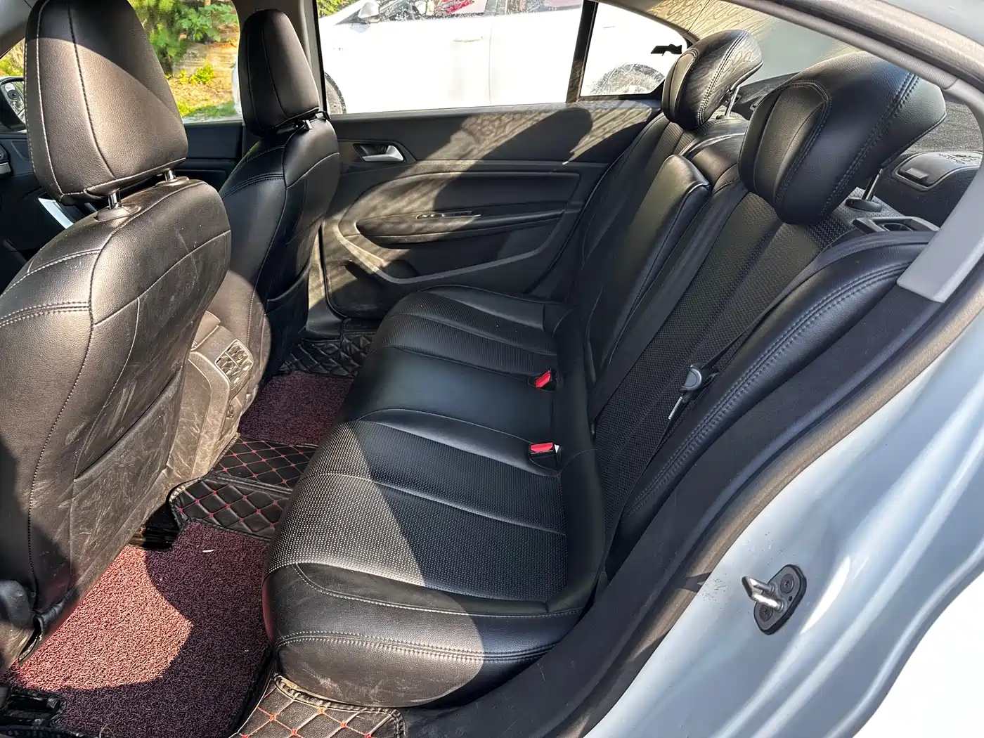 Фото 8 - Peugeot 408