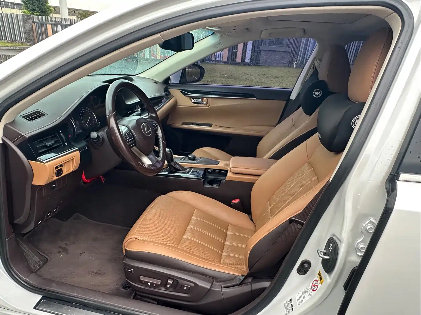 Фото 9 - Lexus ES