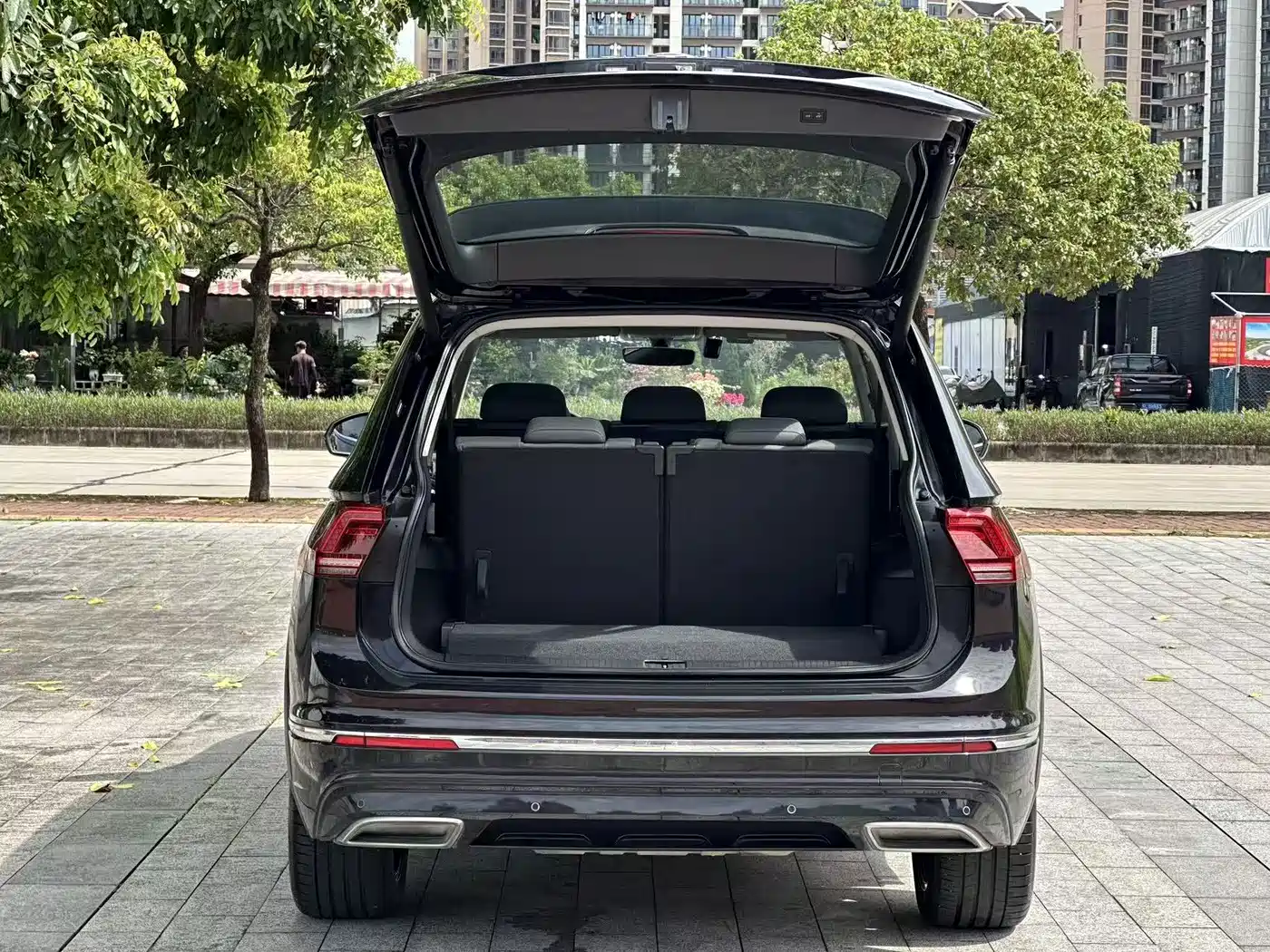Photo 15 - Volkswagen Tiguan L