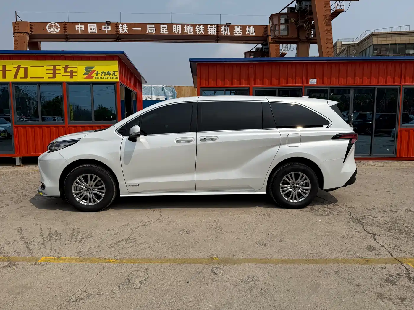 Toyota Sienna 2021 2.5L Hybrid Comfort Edition фото 5