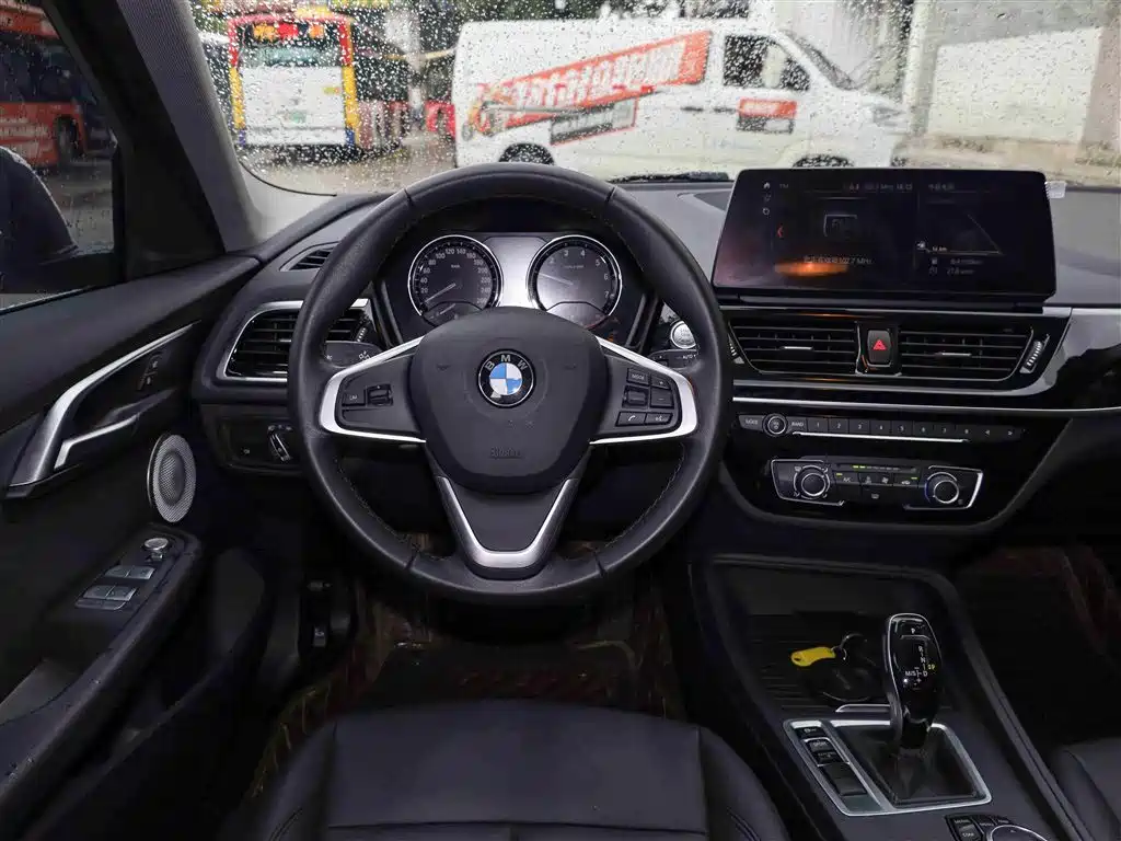 BMW 1 Series 2022 120i M Sport фото 11
