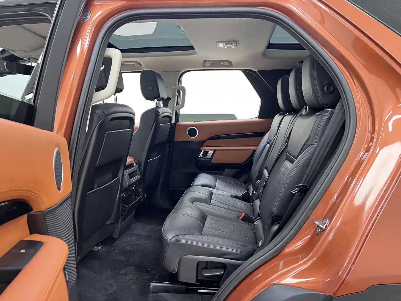 Land Rover Discovery 2017 3.0 SC V6 SE фото 16