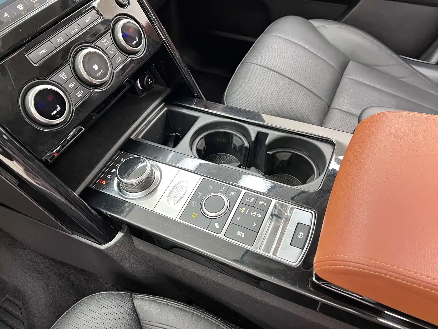 Land Rover Discovery 2017 3.0 SC V6 SE фото 28