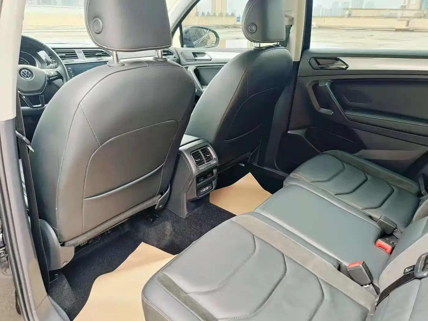 Volkswagen Teramont 2020 330TSI 2WD Luxury China VI фото 4