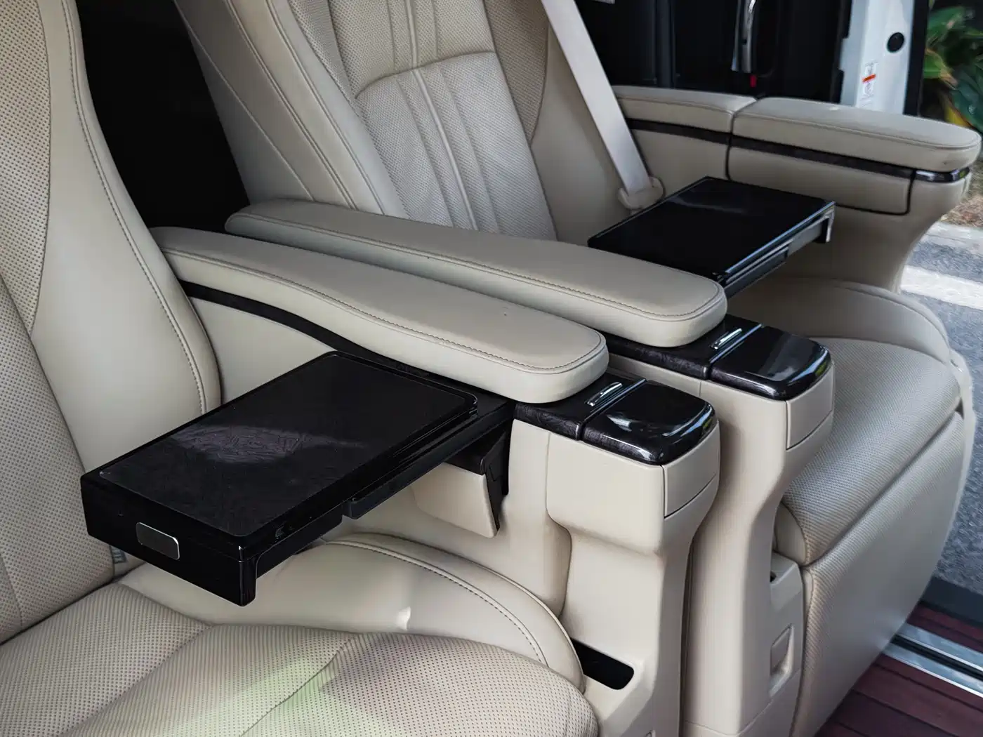 Toyota Alphard 2019 Hybrid 2.5L Premium Edition фото 13