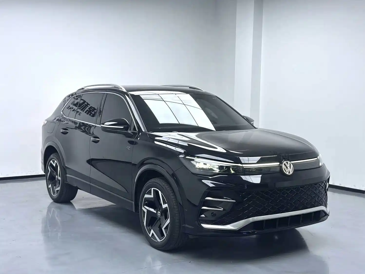 Фото 3 - Volkswagen Tiguan L