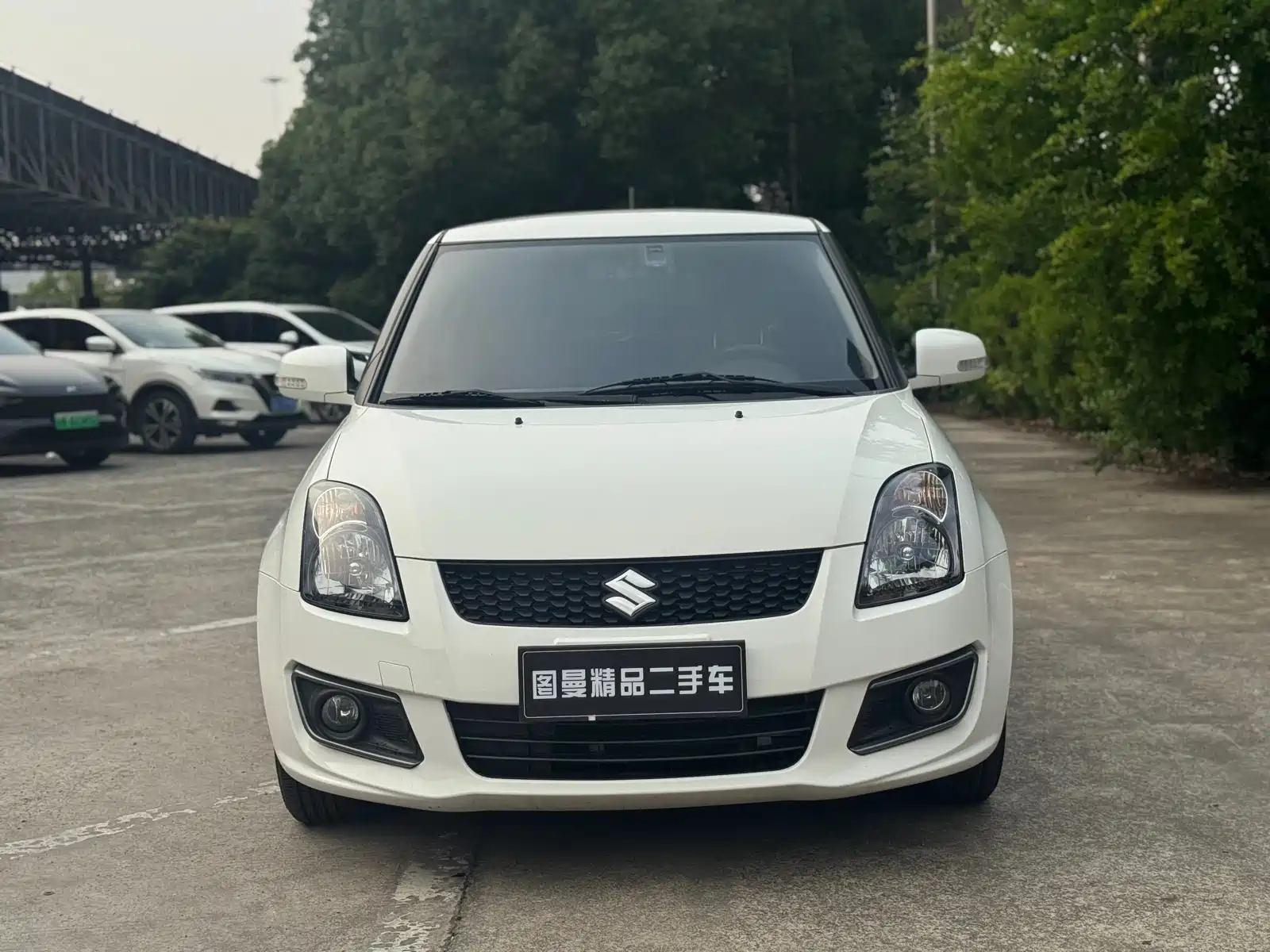 Фото 2 - Suzuki Swift