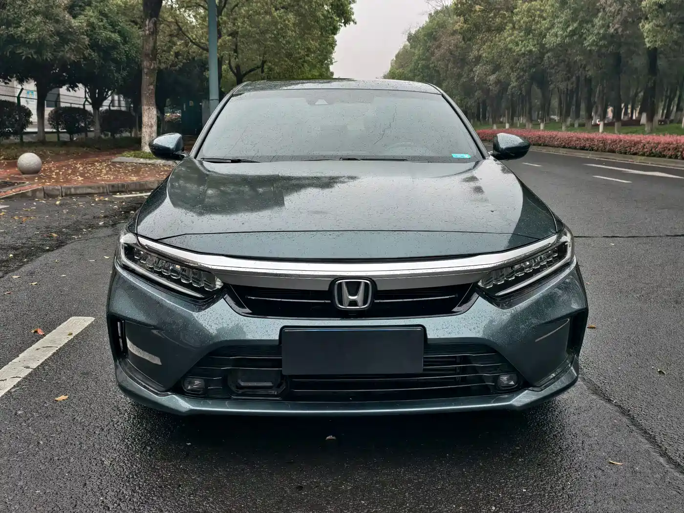 Фото 2 - Honda Inspire