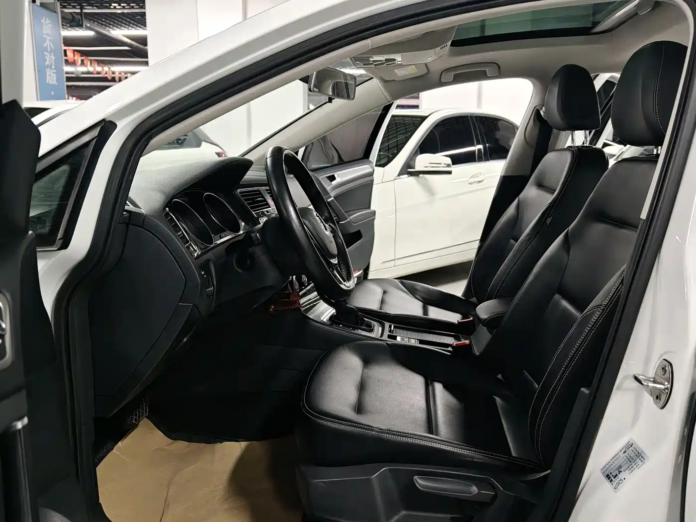 Volkswagen Golf 2018 1.6L Automatic Comfort фото 5