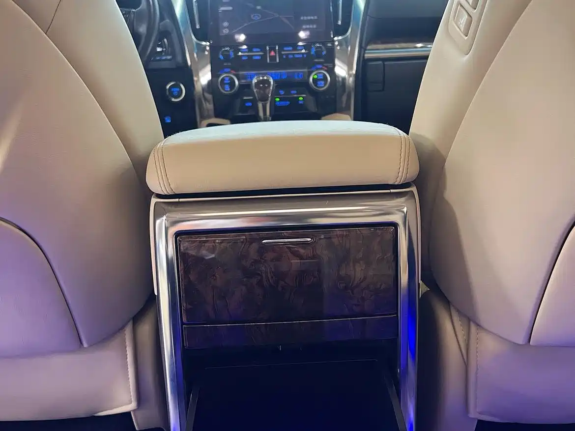 Toyota Alphard 2021 Hybrid 2.5L Luxury фото 19