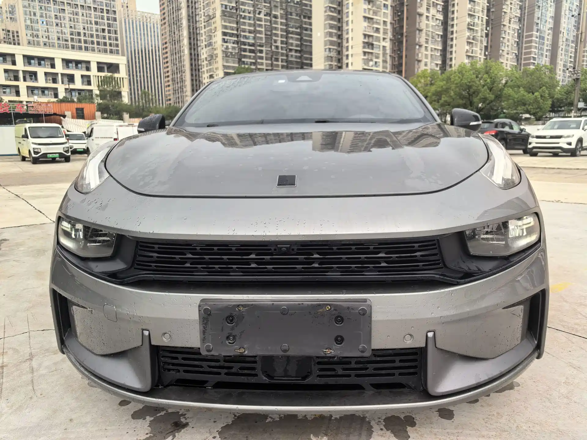 Photo 2 - Lynk & Co 03