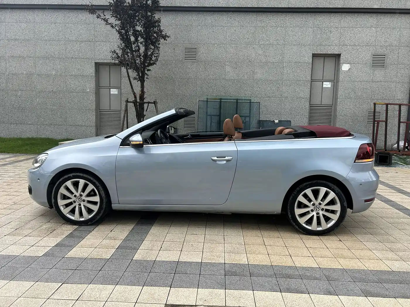 Volkswagen Golf (Import) 2012 1.4TSI Luxury Convertible Edition фото 10