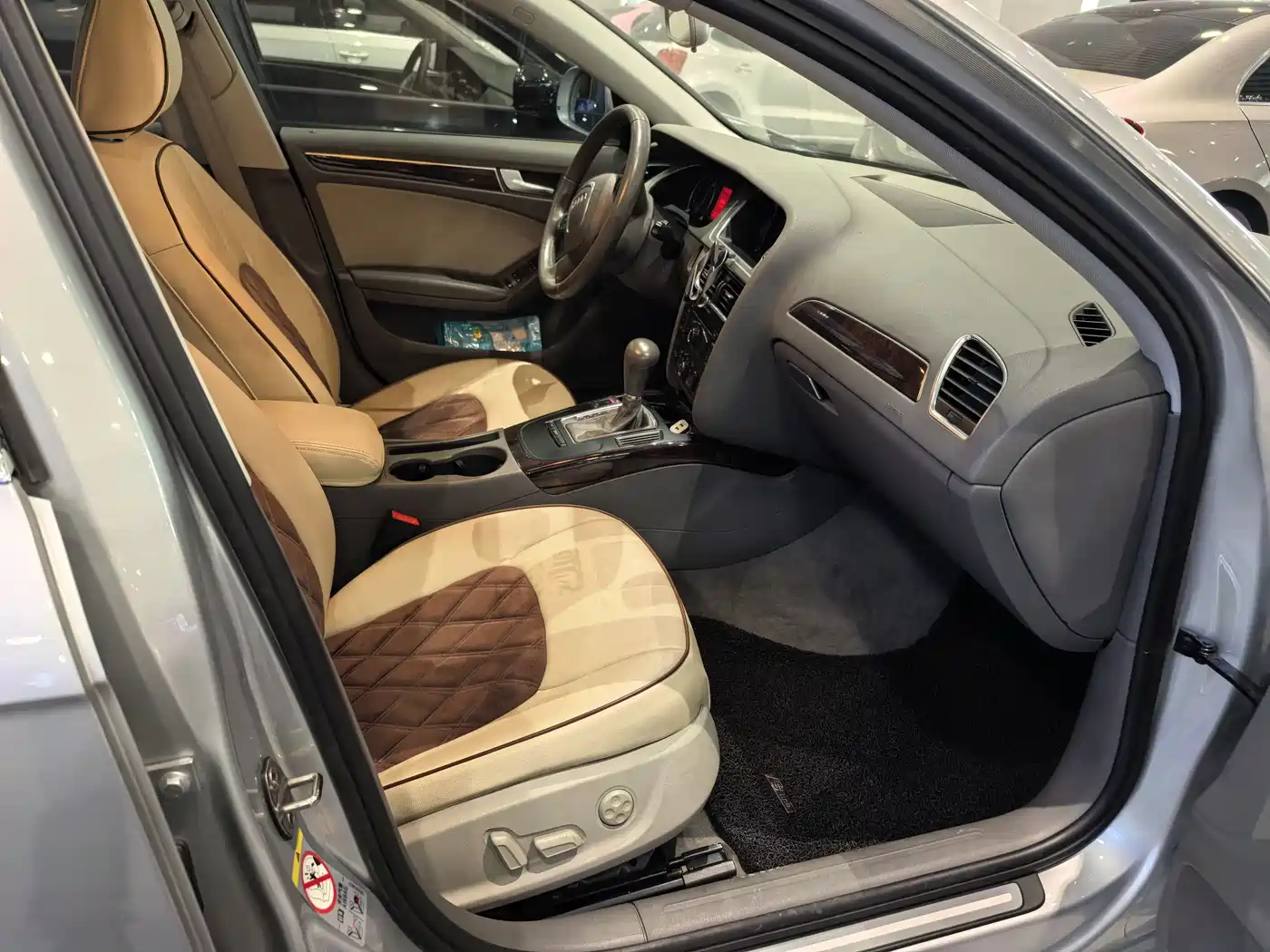 Audi A4L 2012 2.0 TFSI Automatic Luxury фото 13