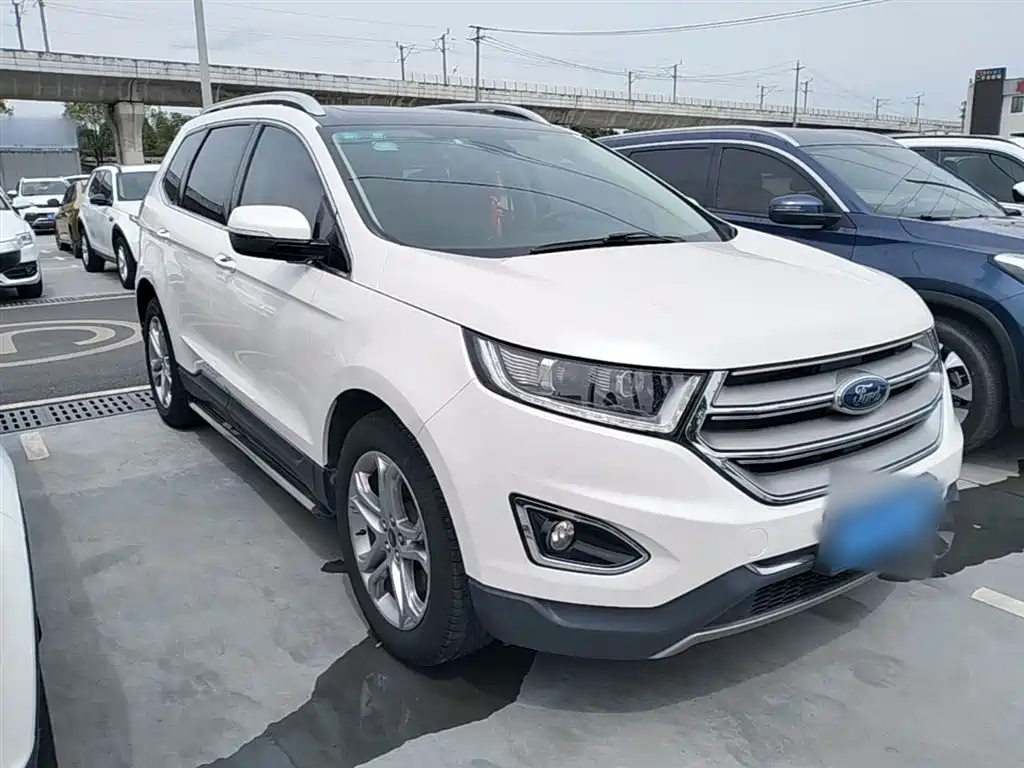 Фото 4 - Ford Edge