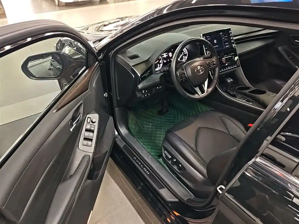 Toyota Avalon 2022 2.0L XLE Premium фото 16