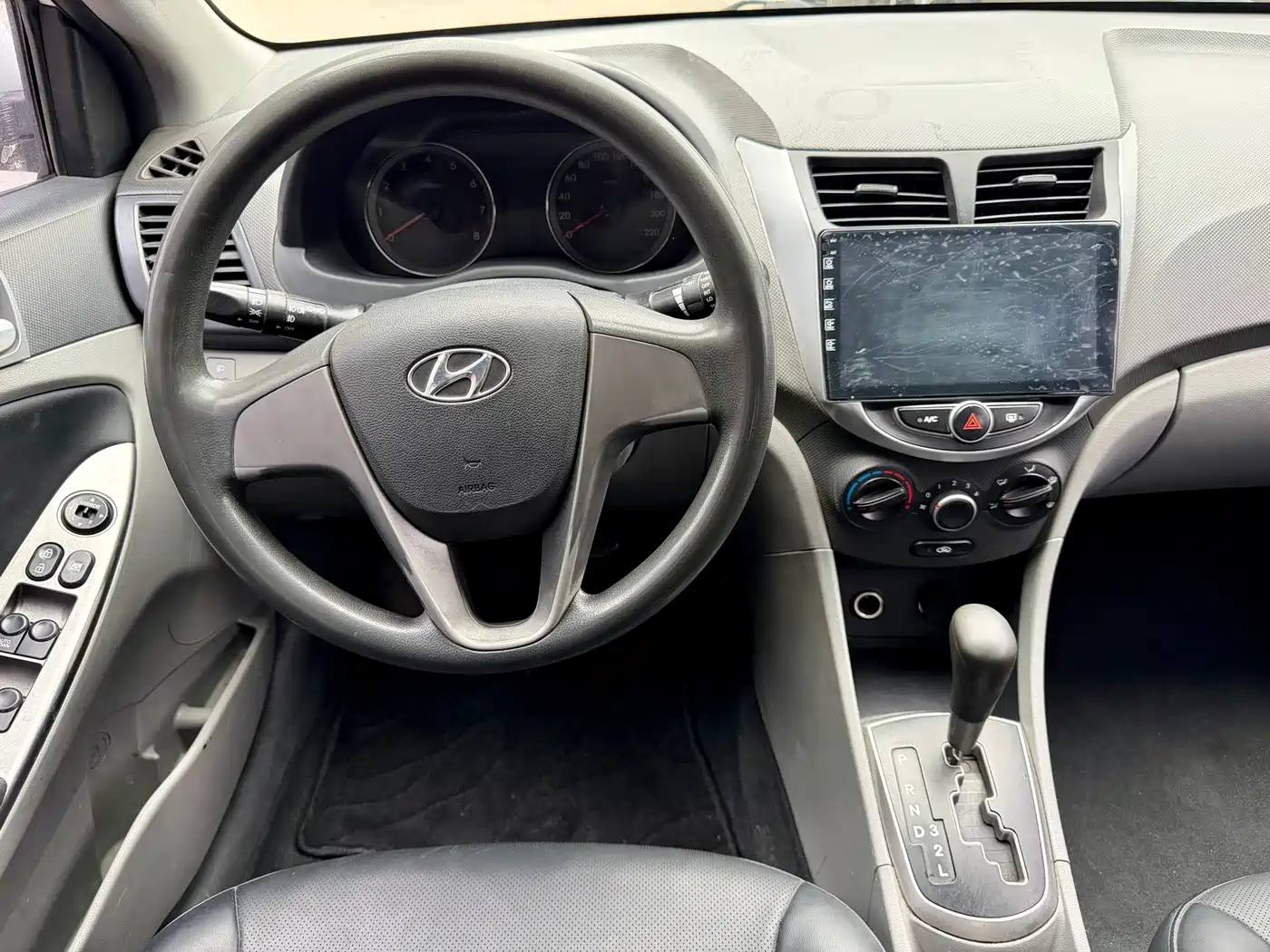 Hyundai Verna 2014 1.4L Automatic Leading GLX фото 9