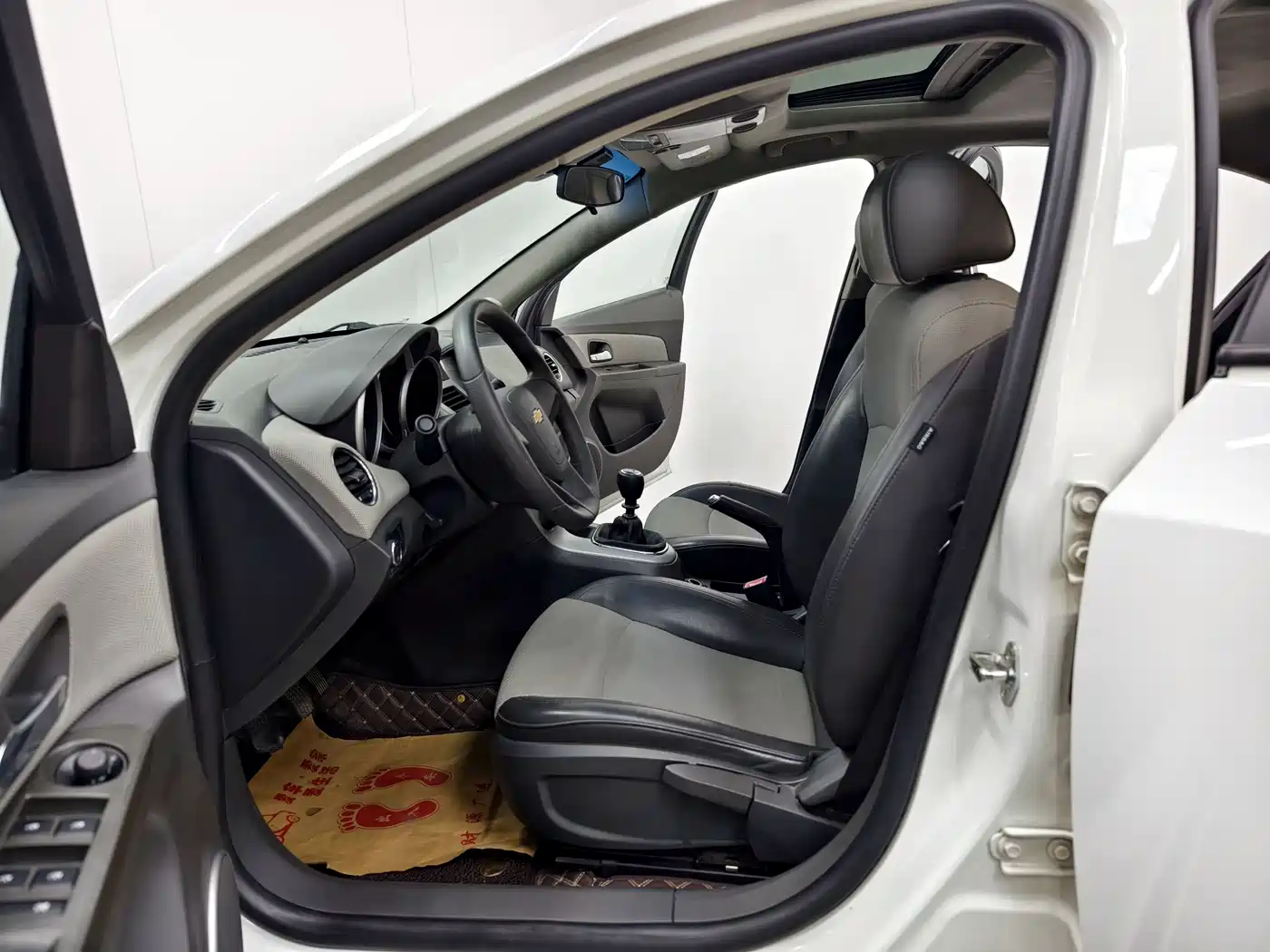 Chevrolet Cruze 2012 1.6L SE MT фото 11