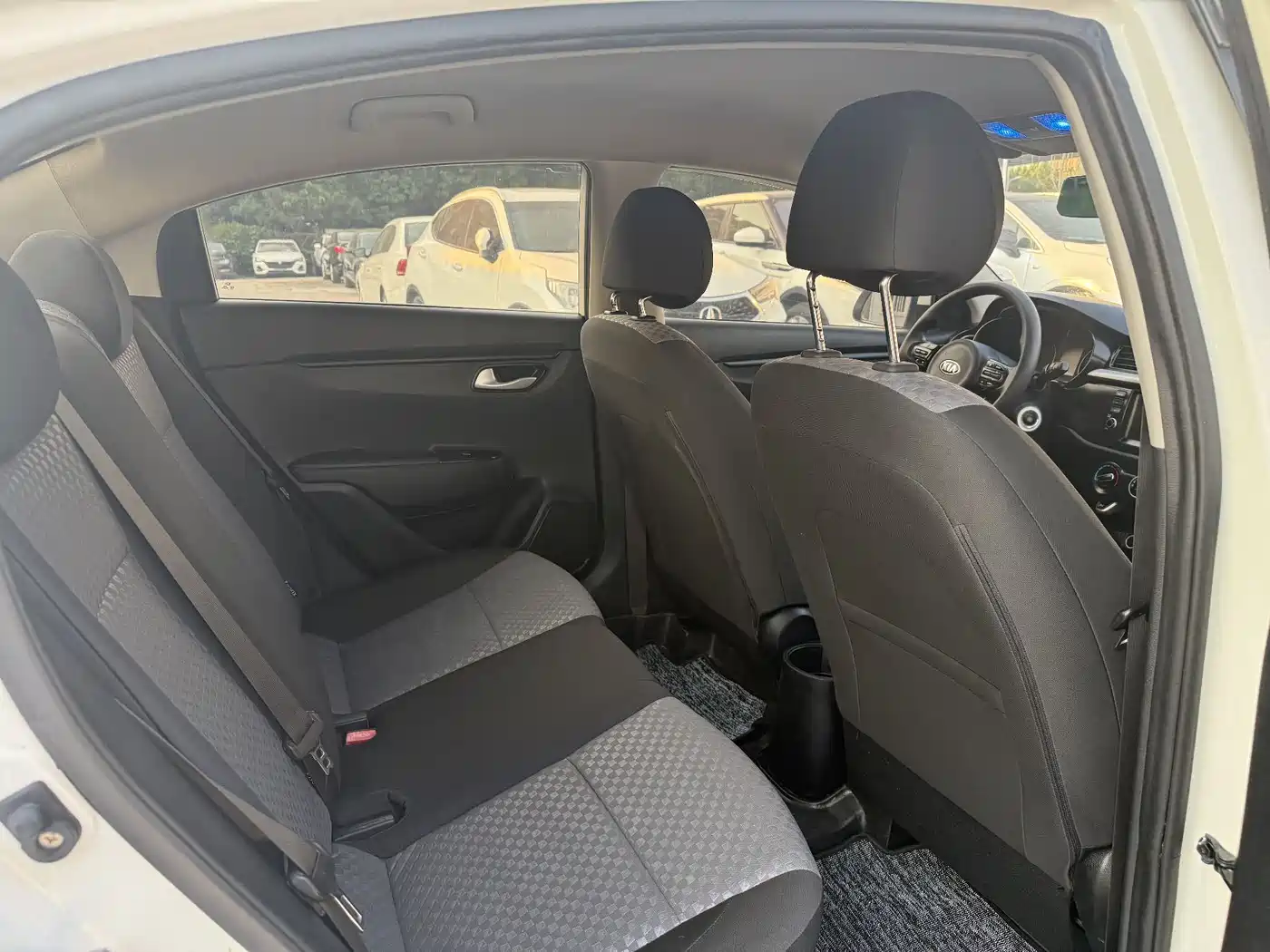 Kia K2 2018 2017 Sedan 1.4L AT GLS