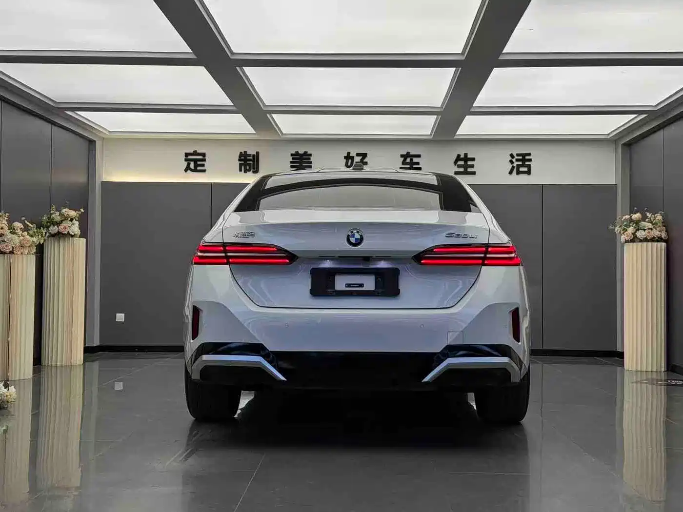 BMW 5 Series 2024 530Li Leading M Sport Package фото 8