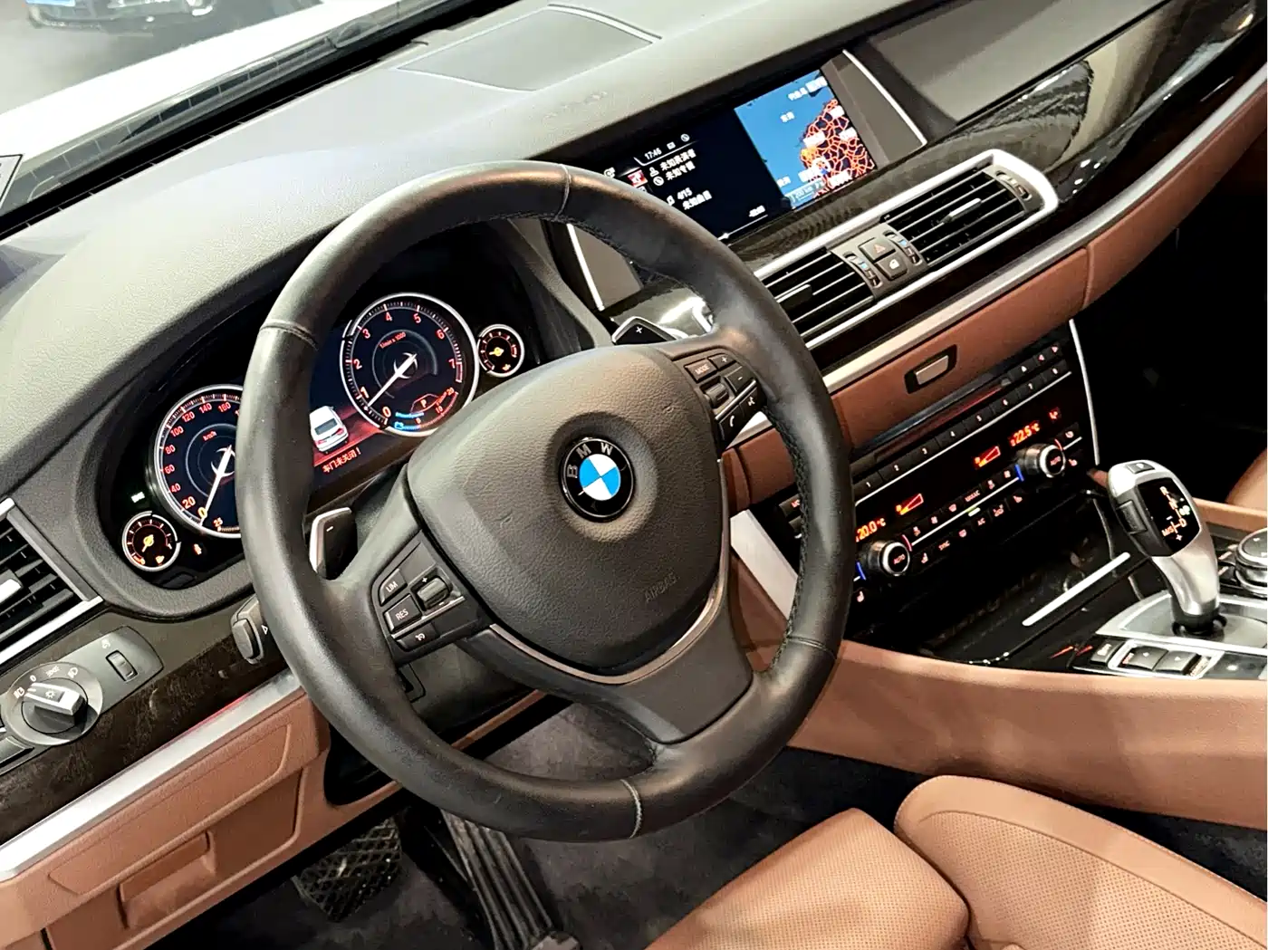 BMW 5 Series GT 2014 535i xDrive фото 8