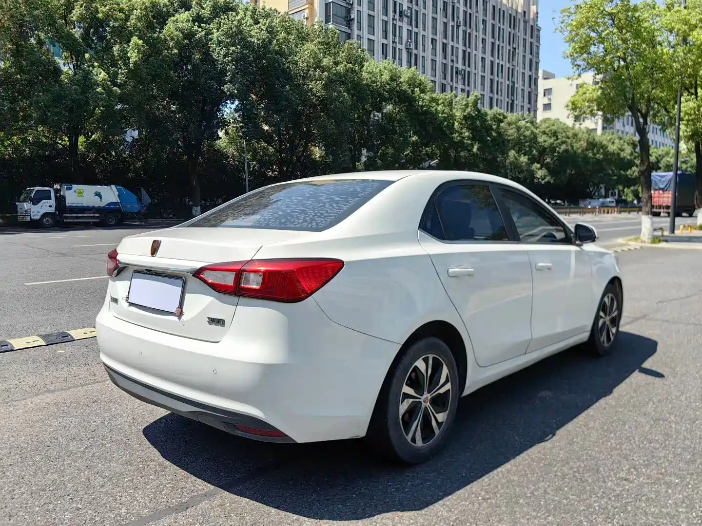 Фото 9 - Roewe 360