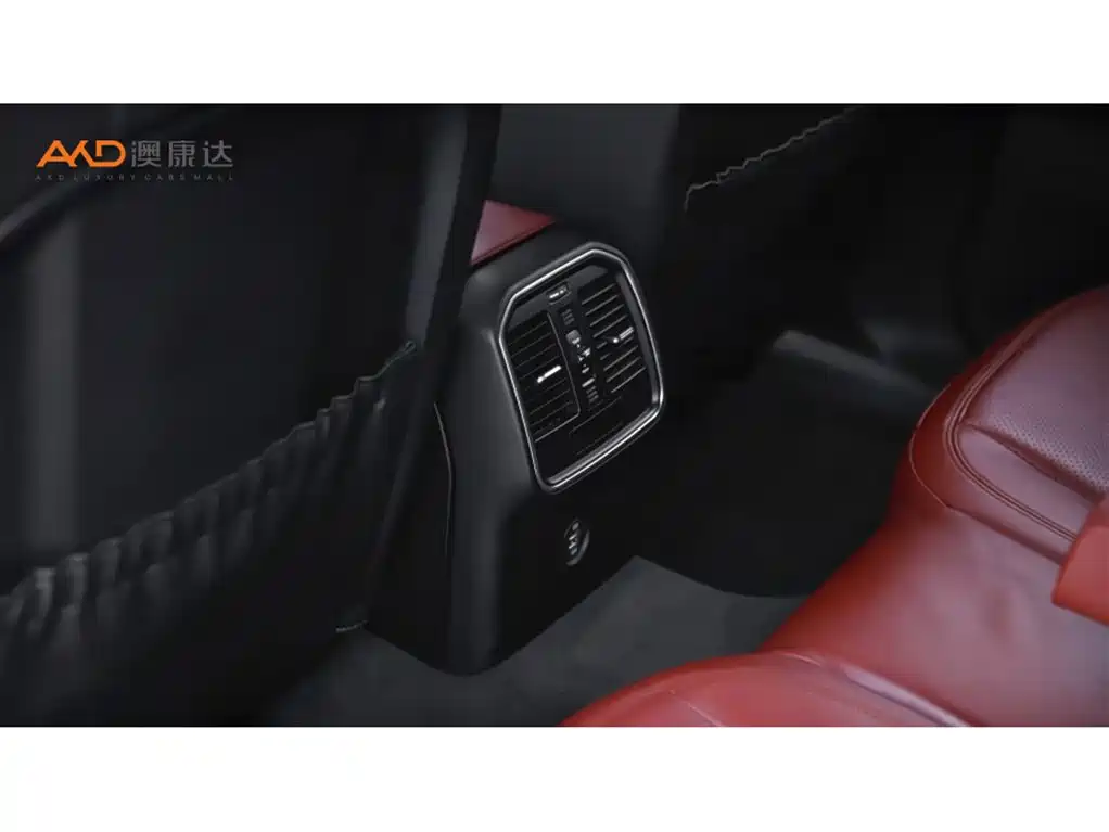 Photo 9 - Porsche Macan