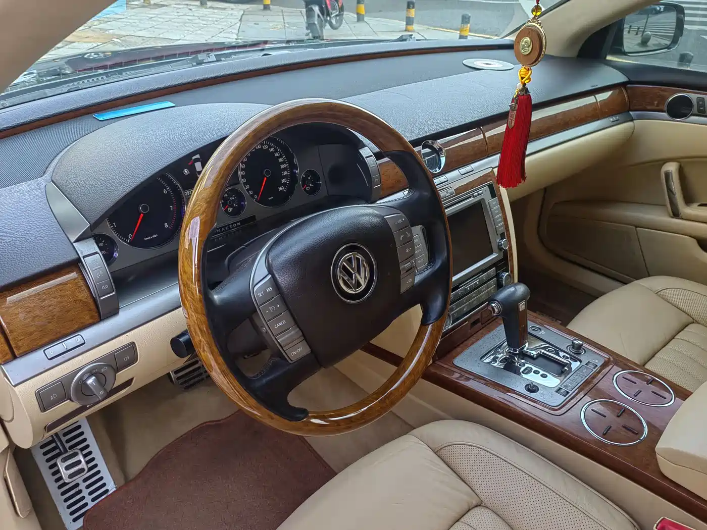 Volkswagen Phaeton 2011 3.6L V6 5-seat Extended Business Edition фото 11