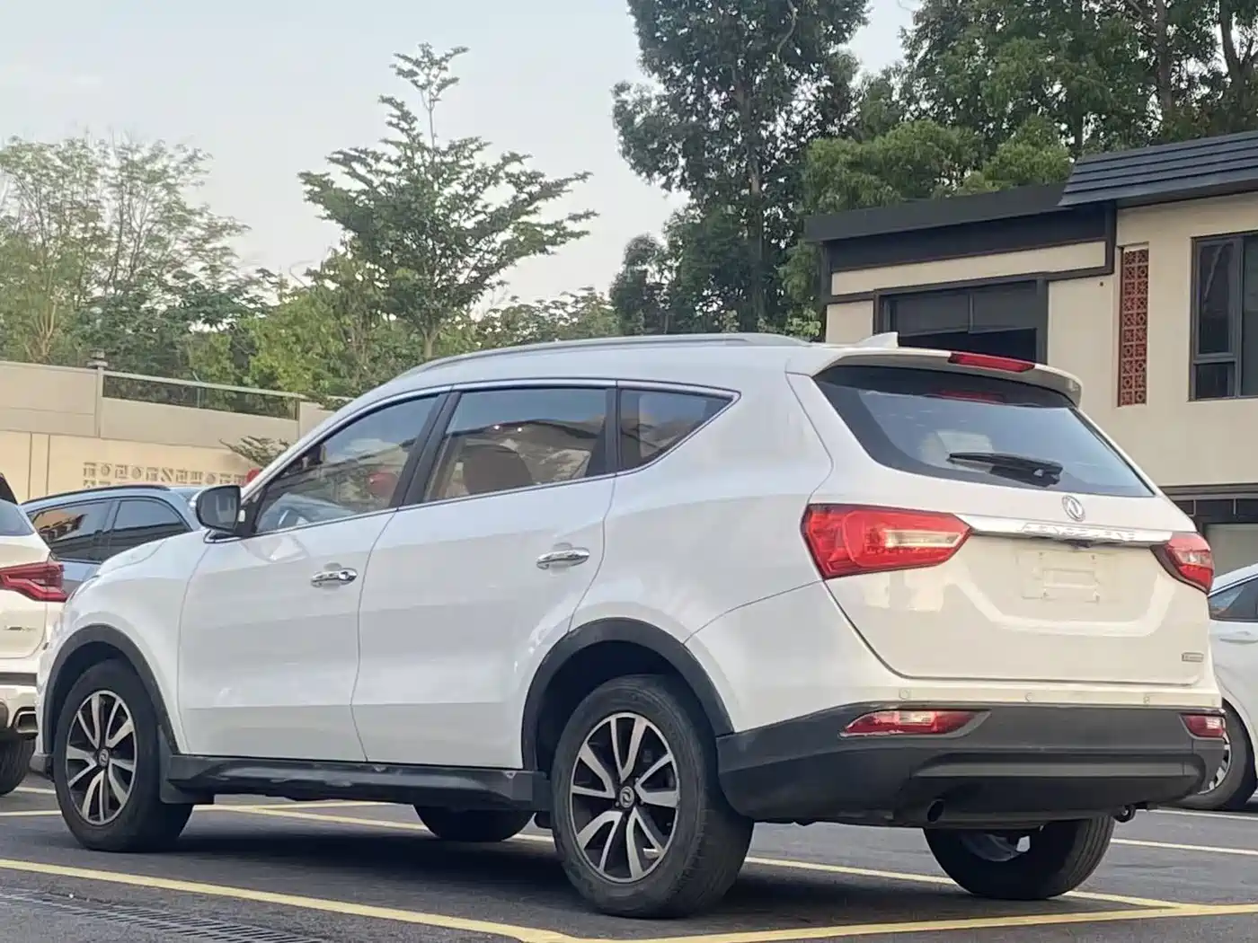 Dongfeng Fengguang Fengguang 580 2017 2016 Facelift 1.5T CVT Comfort