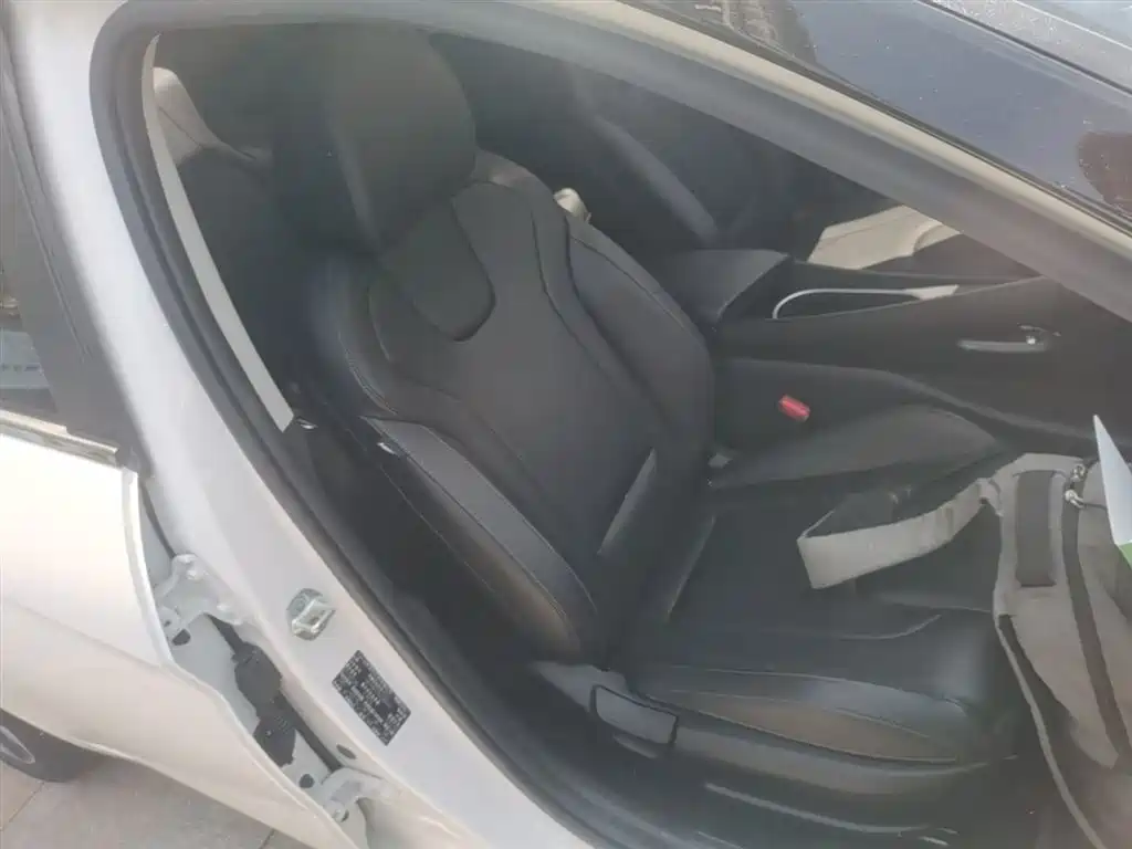 Hyundai Elantra 2022 1.5L CVT LUX Premium Edition фото 25