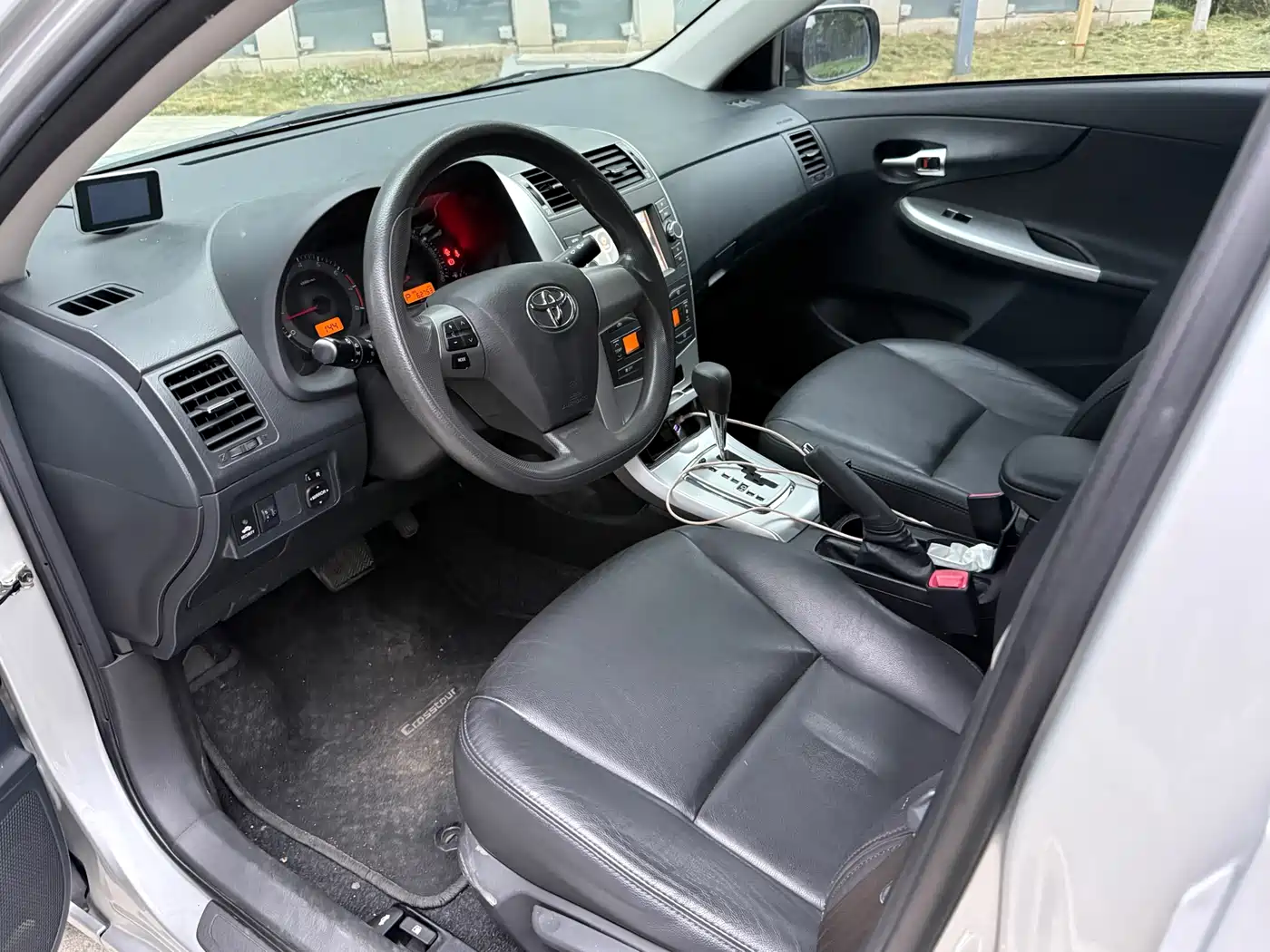 Toyota Corolla 2013 Special Edition 1.6L Auto Ultimate Cool GL фото 6