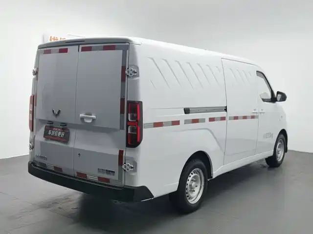 Wuling Motors Wuling Yangguang 2024 300km Practical Enclosed Window Version 60kW — фото 2
