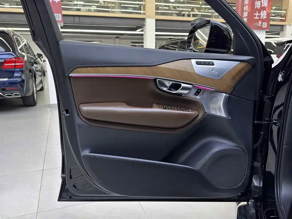 VOLVO XC90 PLUG IN HYBRID