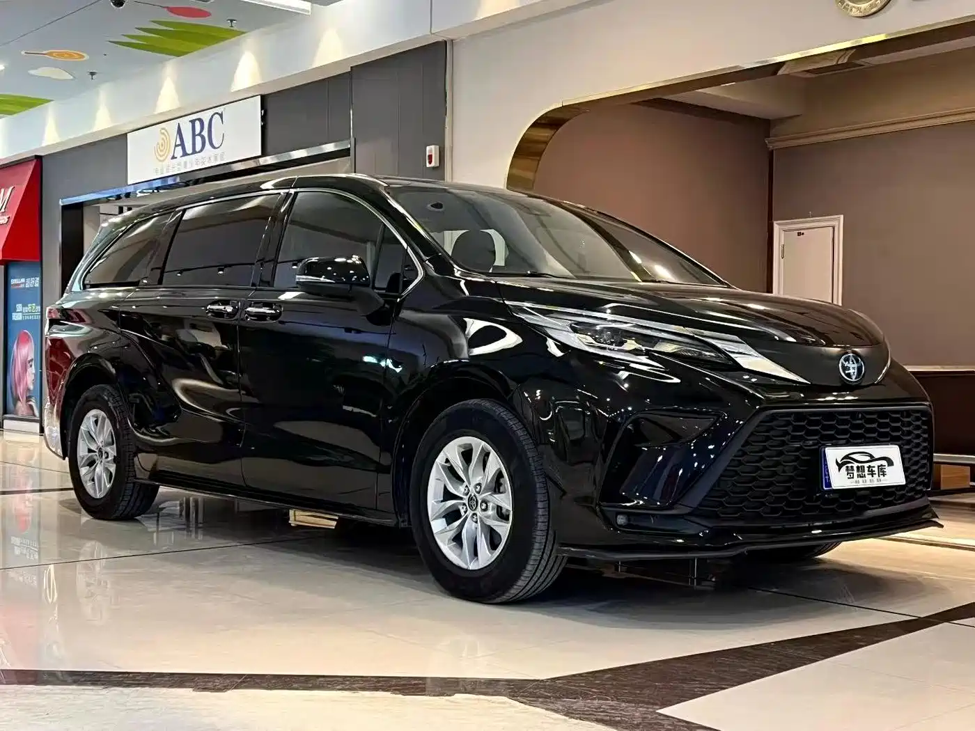 Toyota Granvia 2024 2.5L Hybrid Premium PLUS фото 3