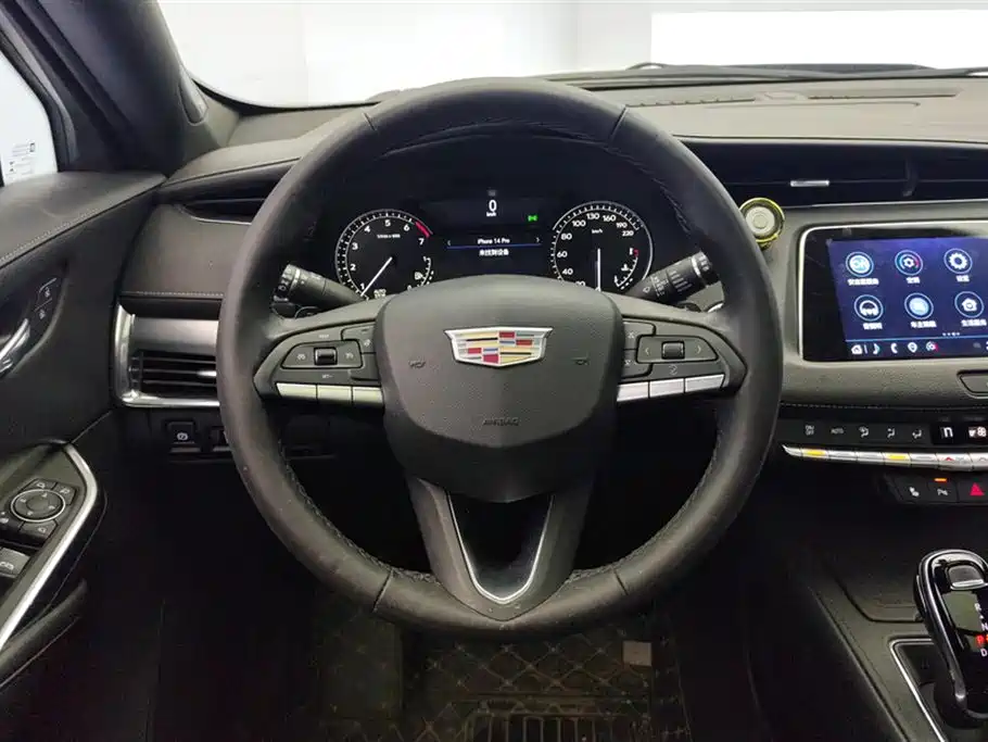 CADILLAC XT4