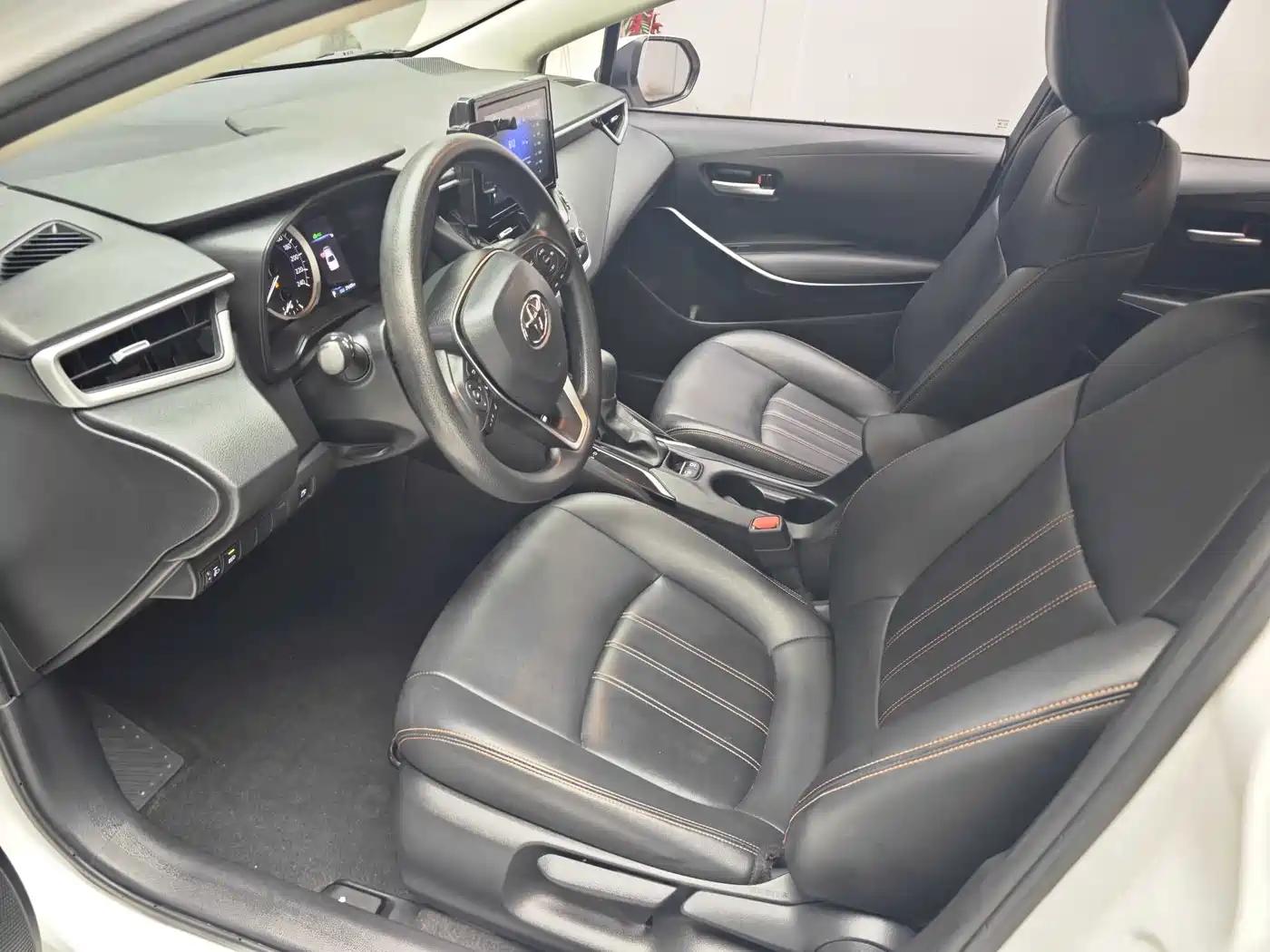 Toyota Corolla 2021 Hybrid 1.8L E-CVT Elite Edition фото 11