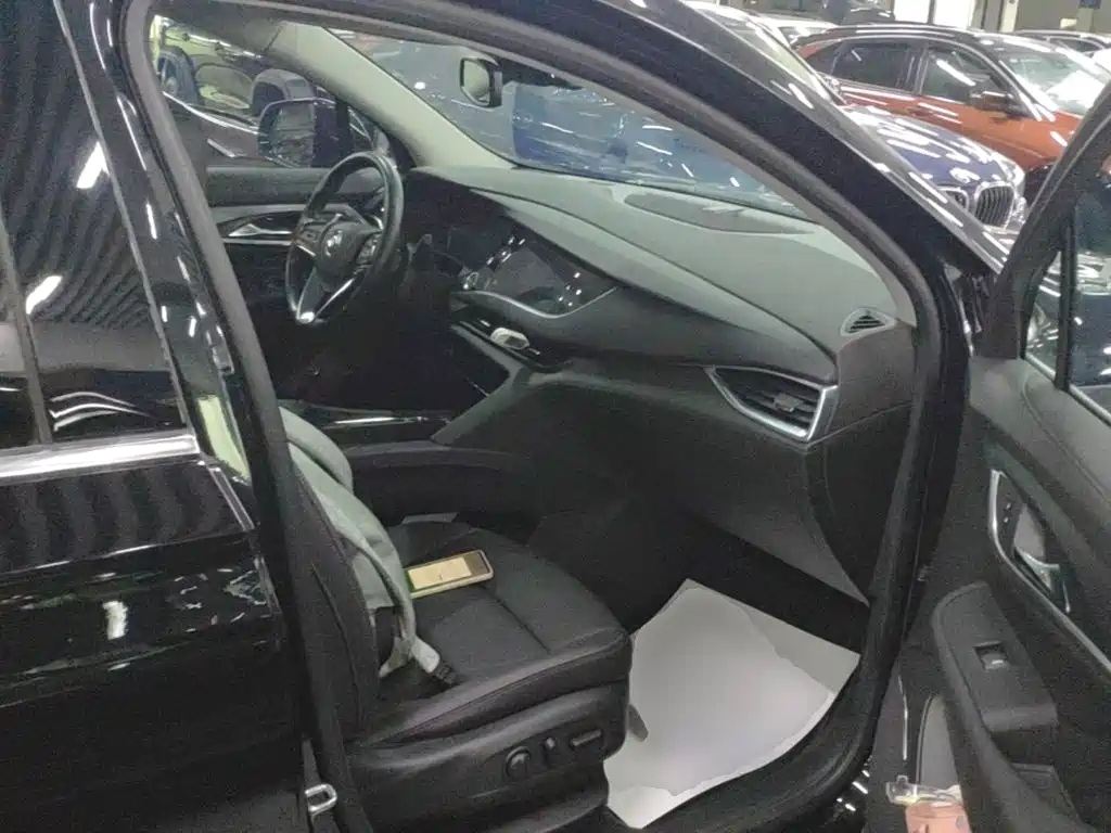 Фото 25 - Buick Enclave