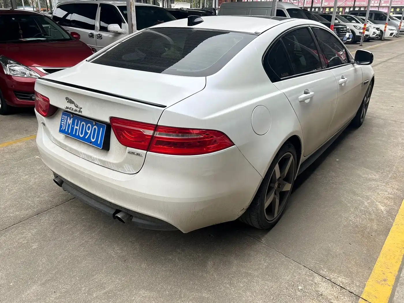 Jaguar XE 2018 2.0T 200PS 2WD R-Sport фото 4