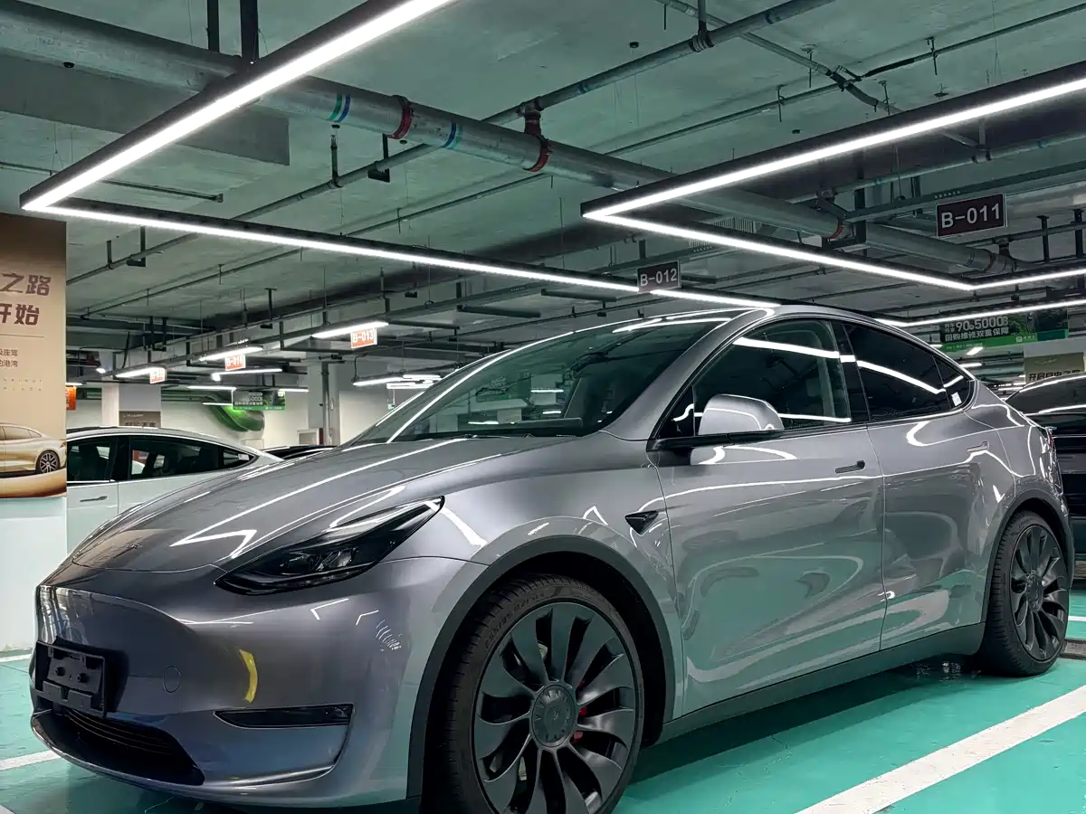 TESLA MODEL Y
