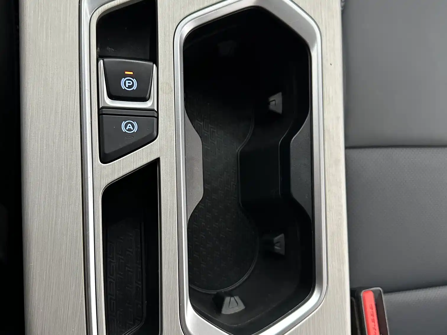 Фото 29 - Geely Coolray