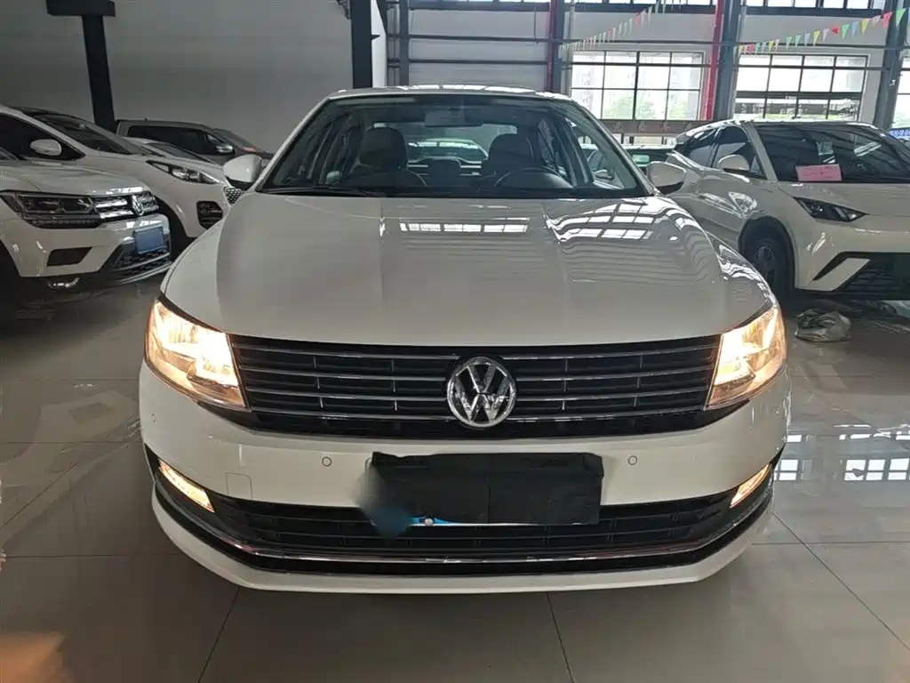 Volkswagen Lavida 2015 1.6L Automatic Comfort Edition фото 3