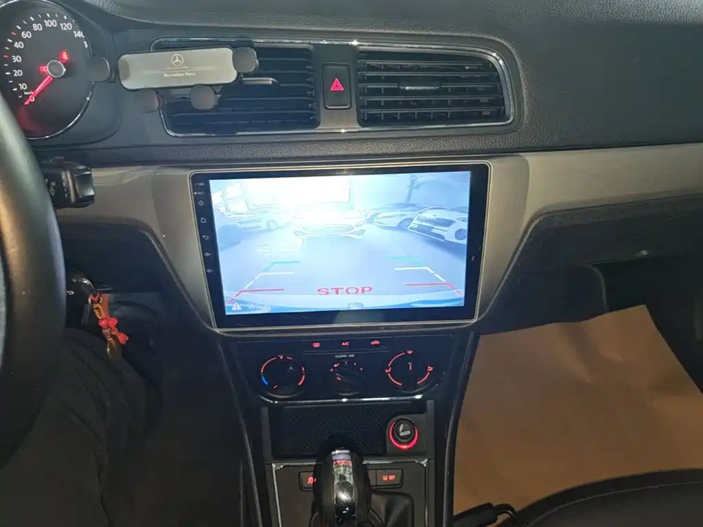 Volkswagen Lavida 2015 1.6L Automatic Comfort Edition фото 13